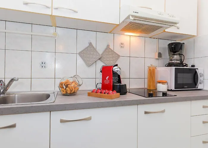 Apartamento With Parking Space - 7265 Poreč